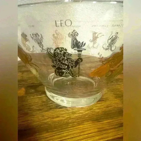 VTG 1950’s Anchor Hocking Zodiac Clear Glass Salad Bowl W/ Black And Gold Signs - Picture 3 of 7